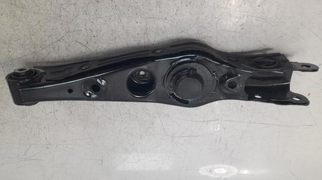 55220D3050 Brazo de suspensión trasero inferior derecho  en stock Castellón