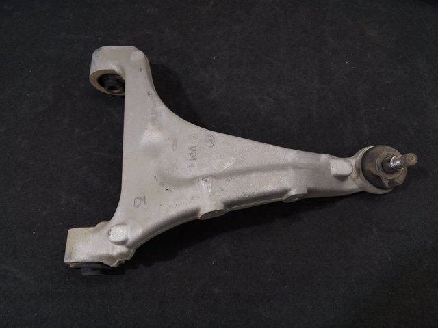 Brazo superior derecho de la suspensión trasera 552402B100 HYUNDAI