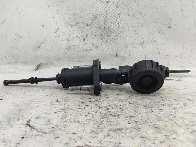 Cilindro maestro de clutch 55561915 OPEL