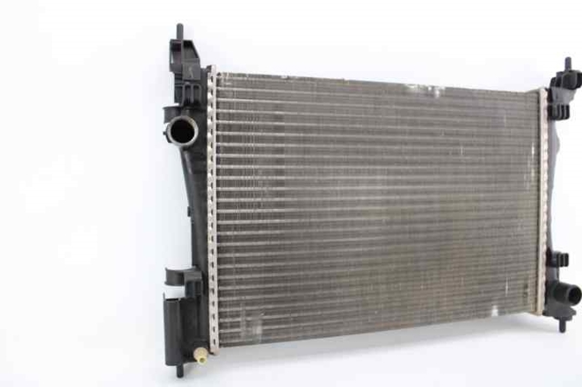 FIAT 55700447 Radiador de refrigeración del motor  disponible España