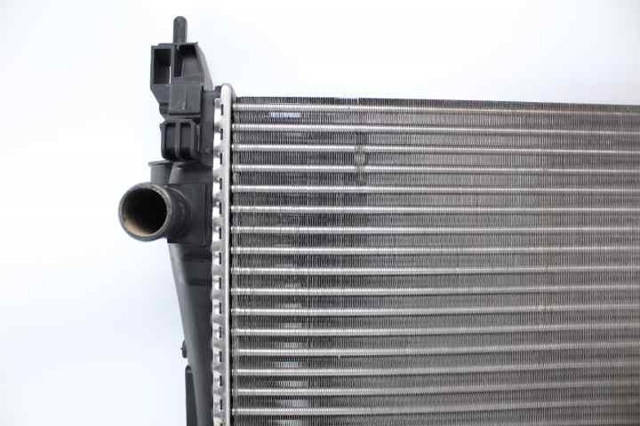 55700447 FIAT Radiador de refrigeración del motor  comprar en Jaén