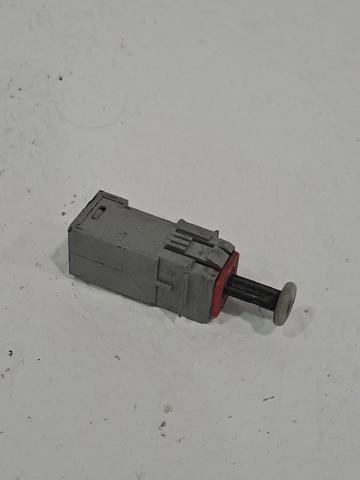 Interruptor de embrague 55701396 OPEL