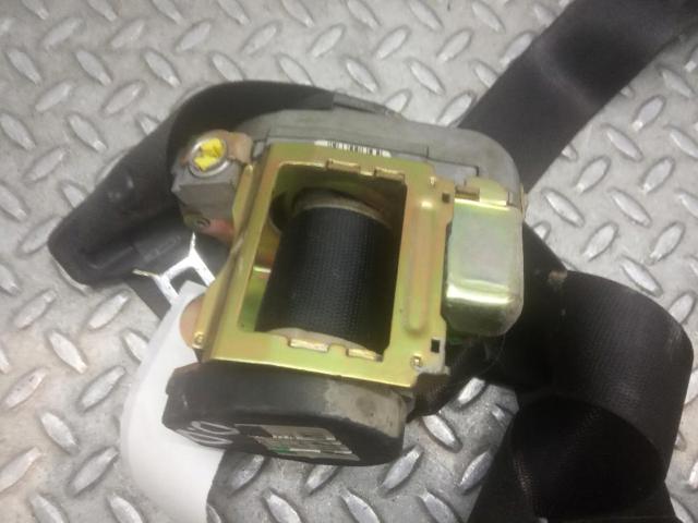561014601 MERCEDES Cinturón de seguridad delantero derecho  en stock Huelva