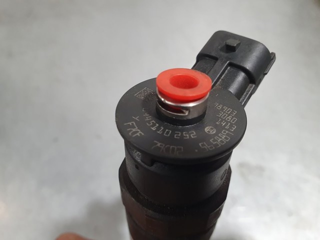 565889 PEUGEOT Inyector de combustible  comprar en Oviedo