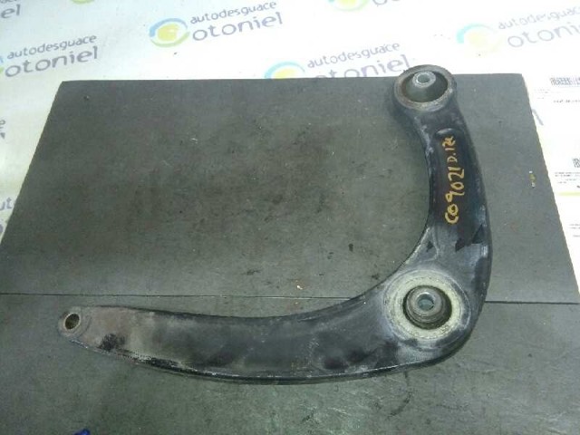 566793 Brazo inferior izquierdo de la suspensión delantera  disponible Málaga