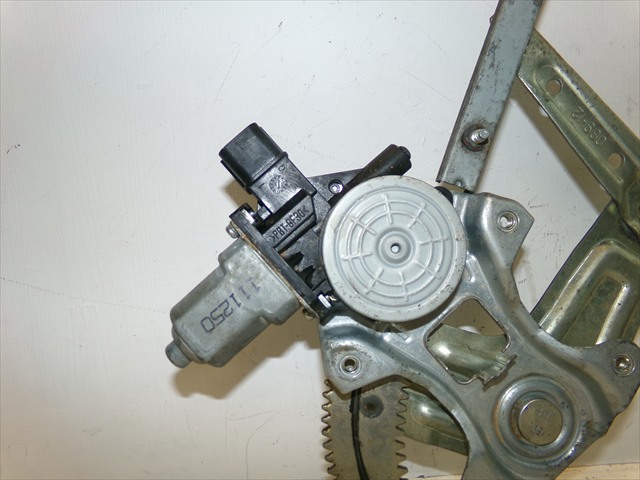 MITSUBISHI 5713A257 Motor del elevalunas de la puerta trasera derecha  disponible Lugo