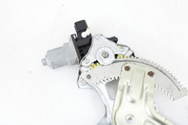 MITSUBISHI 5713A258 Motor del elevalunas de la puerta trasera izquierda  disponible España