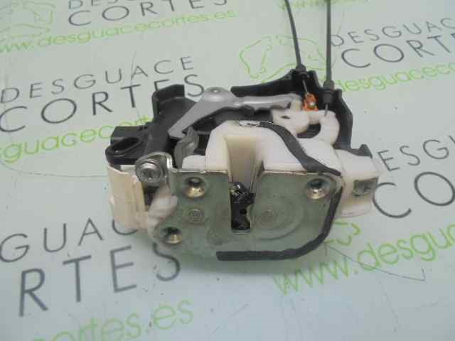 Cerradura de puerta delantera derecha 5715A426 Mitsubishi