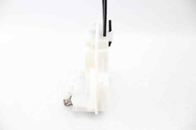 MITSUBISHI 5715A726 Cerradura de puerta delantera derecha  disponible España