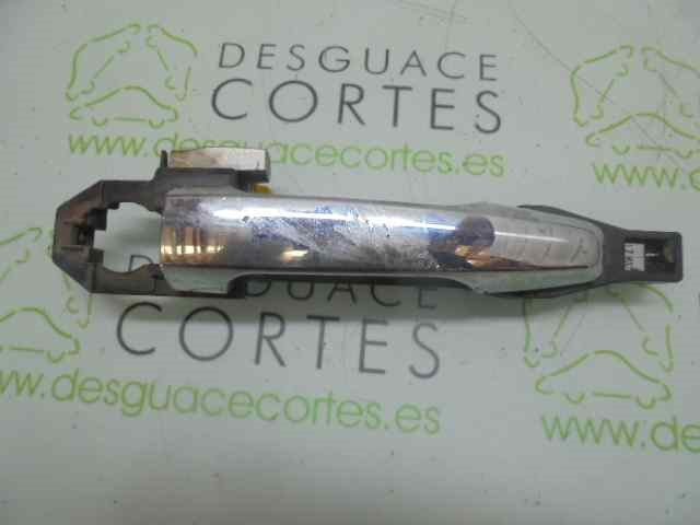 Tirador de puerta exterior delantero 5716A032 Mitsubishi