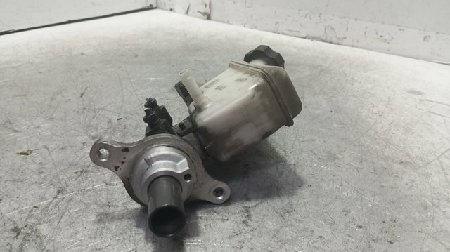 HYUNDAI 585103Z000 Cilindro maestro de frenos  en stock Salamanca