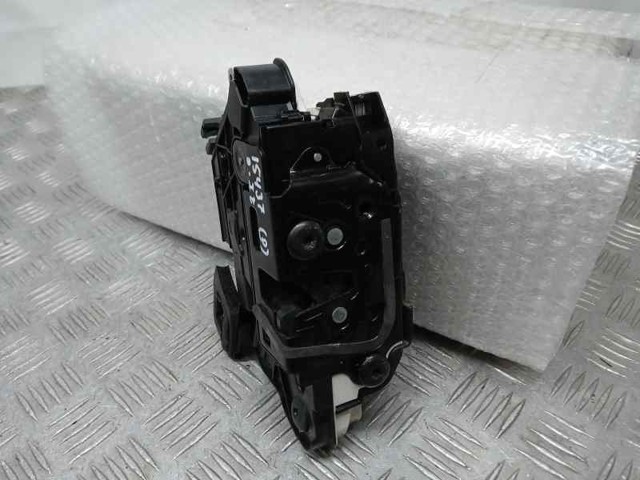 Cerradura de puerta delantera izquierda Skoda SuperB III (3V3)