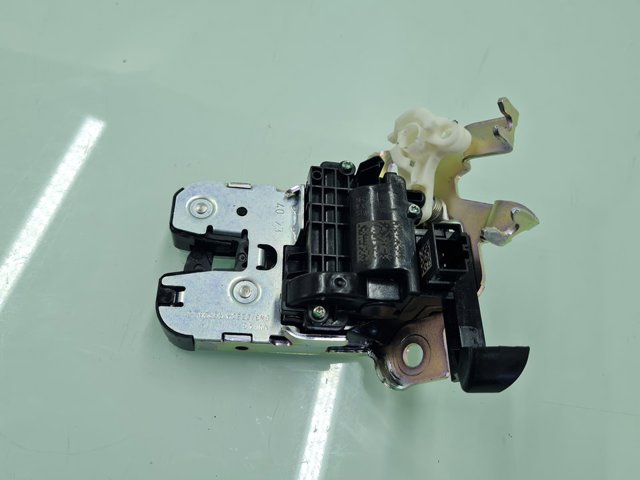 5F0827505 Cerradura de tapa de maletero  comprar en Pontevedra