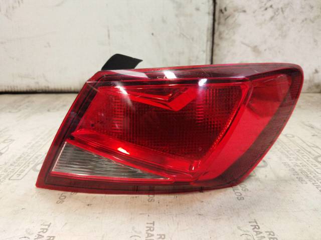 VAG 5F0945096D Piloto trasero exterior derecho  en stock Terrassa
