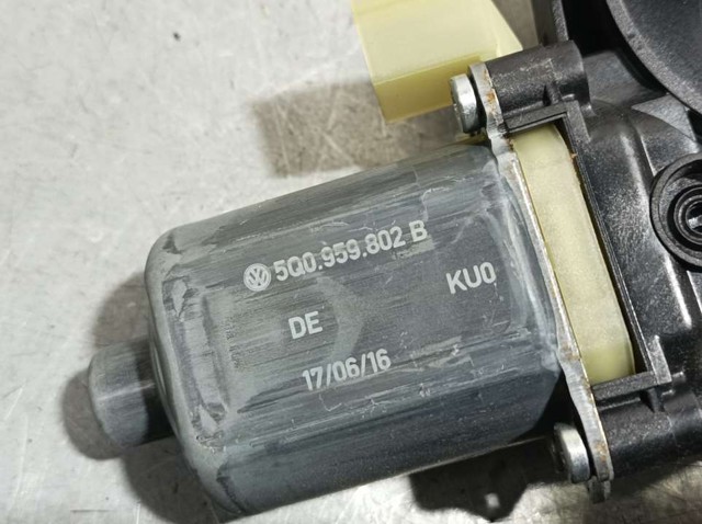 VAG 5F4837462D Mecanismo de elevalunas de la puerta delantera derecha  disponible Lugo