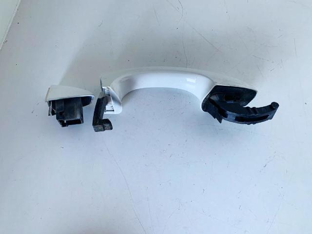 5G0837206 Manija exterior derecha de puerta trasera  disponible Málaga