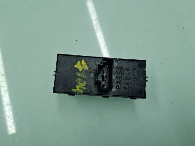 5G0959857 Interruptor de elevalunas delantera izquierda comprar Almería