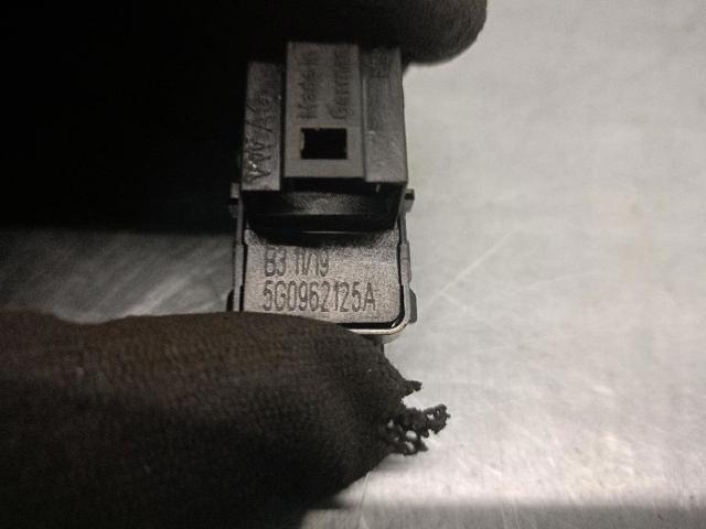 5G0962125A VAG Botón de bloqueo de puertas  disponible Vigo