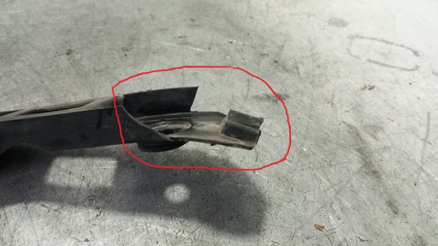 5G6807394 Soporte exterior derecho del parachoques trasero  en stock Sabadell