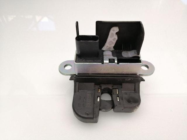 VAG 5G6827505B Cerradura de maletero  en stock Terrassa