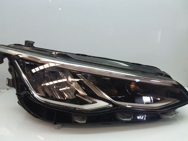 Faro delantero derecho Volkswagen Golf VIII desde 241,83 €