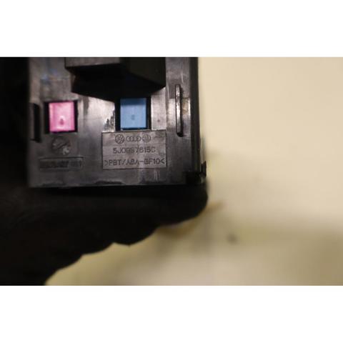 VAG 5J0937615C Caja de fusibles  en stock Terrassa
