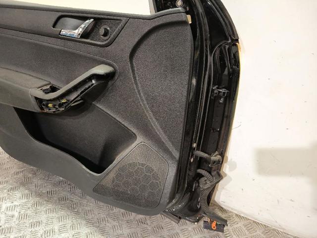 VAG 5JA831051C Puerta delantera izquierda  en stock Salamanca