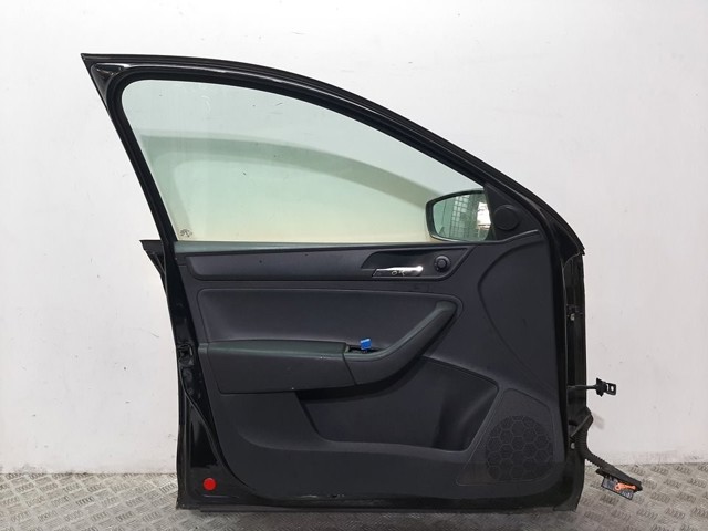 VAG 5JA831051C Puerta delantera izquierda  disponible Lugo