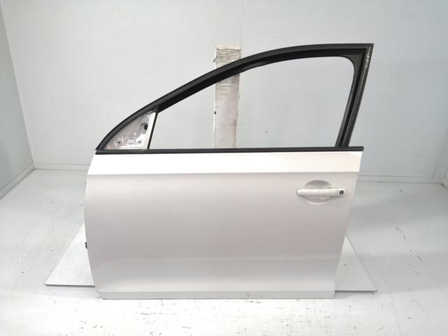 Puerta delantera izquierda 5JA831051C VAG/Skoda