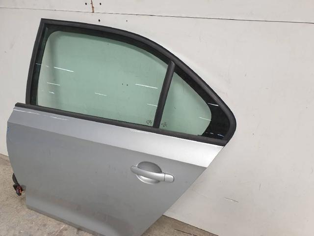 VAG 5JA833051C Puerta trasera izquierda  en stock Salamanca