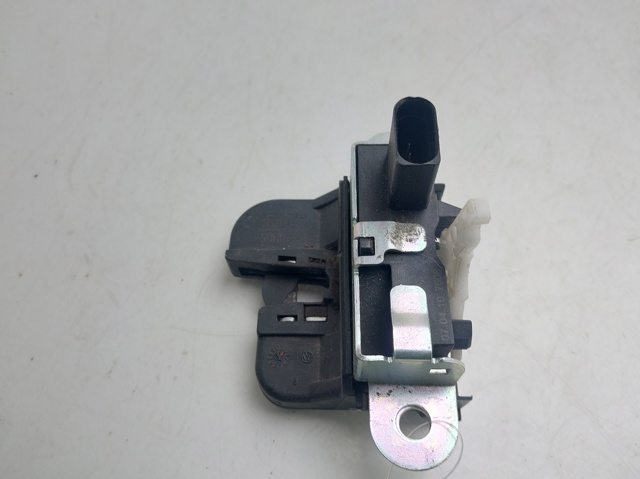 5K0827505A VAG Cerradura de tapa de maletero  comprar en Oviedo