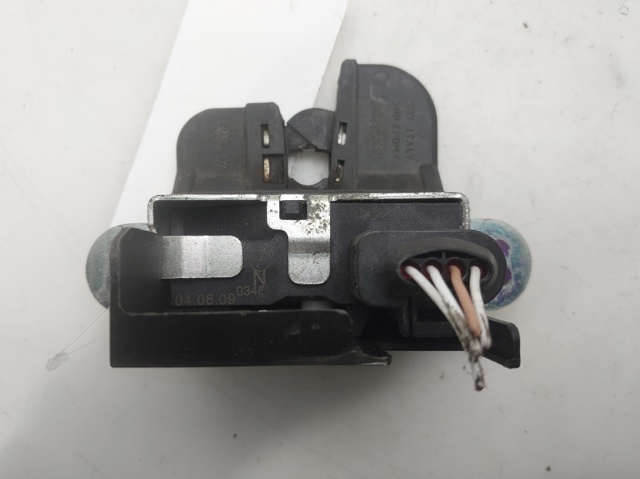 5K0827505A Cerradura de maletero  en stock Castellón
