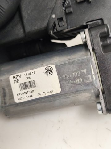 VAG 5K0959703D Motor del elevalunas de la puerta trasera izquierda comprar Barcelona