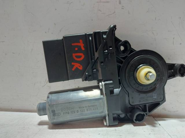 VAG 5K0959704D Motor del elevalunas de la puerta trasera derecha comprar Barcelona