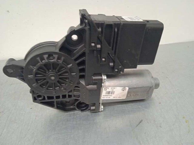VAG 5K0959704D Motor del elevalunas de la puerta trasera derecha  disponible España