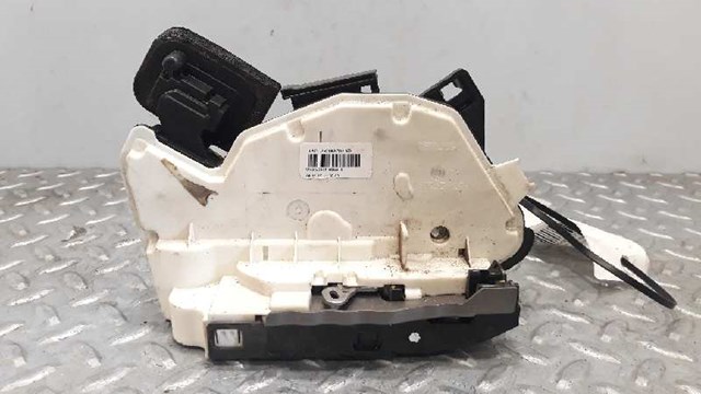 VAG 5K1837016D Cerradura de puerta delantera derecha  en stock Salamanca