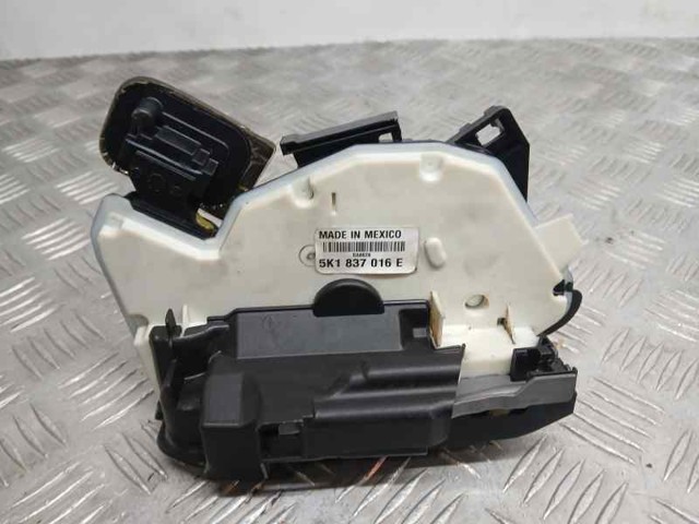 5K1837016E Cerradura de puerta delantera derecha  disponible Utrera
