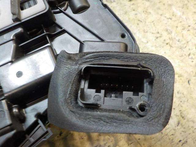 VAG 5K4839015AF Cerradura de puerta trasera izquierda  en stock Terrassa
