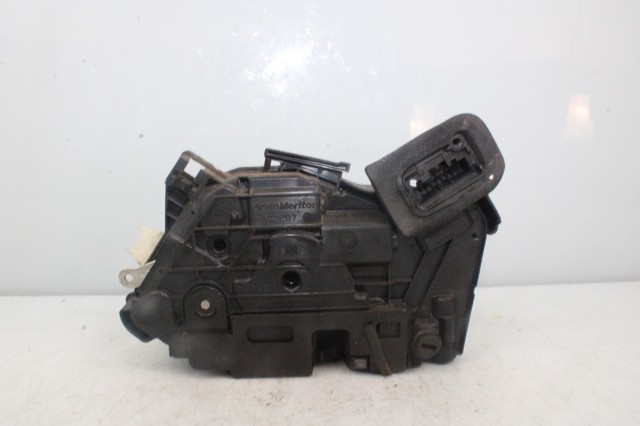 5K4839016F Cerradura de la puerta trasera derecha  en stock Granada