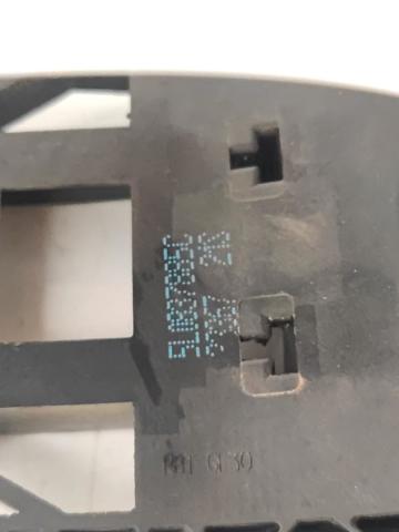 5L0837885C Soporte de manija exterior de puerta delantera derecha  en stock Sabadell