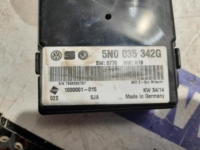 VAG 5N0035342G Unidad de control multimedia  disponible España
