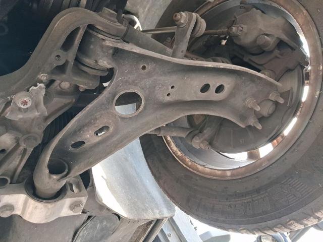 Brazo inferior izquierdo de la suspensión delantera 5N0407151 VAG