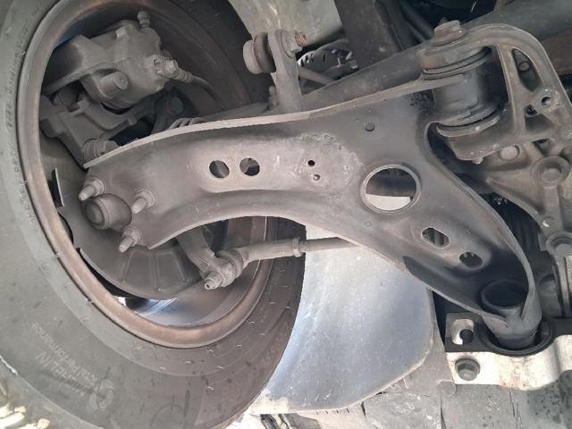Brazo inferior derecho de la suspensión delantera 5N0407152 VAG