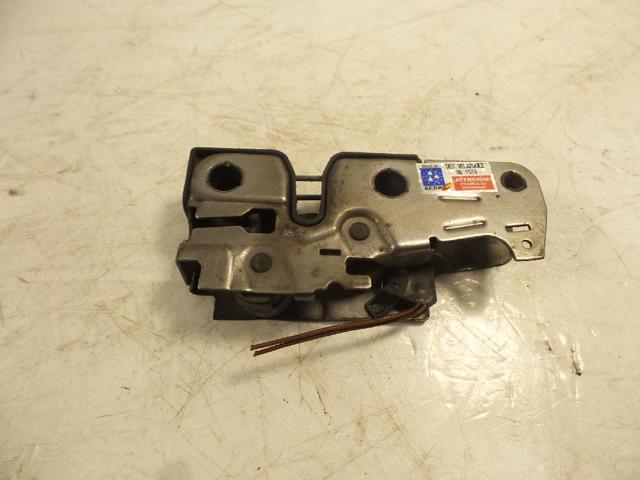 Cerradura de capó 5N0823509A VAG