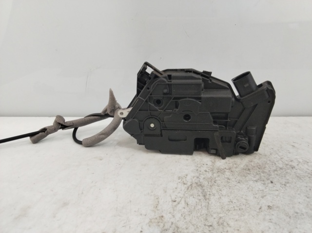 5N0839016A Cerradura de la puerta trasera derecha  en stock Castellón