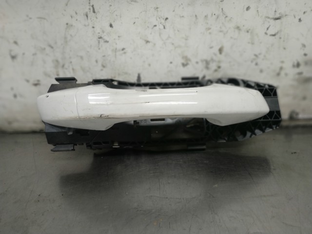 Soporte de manija exterior de puerta delantera derecha 5N0839885H VAG