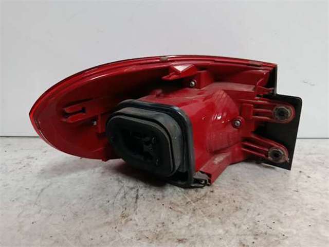 5N0945096Q Piloto trasero exterior derecho  disponible Utrera
