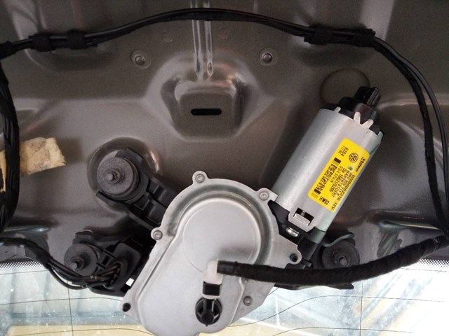 5N0955711B VAG Motor del limpiaparabrisas trasero  disponible Ourense