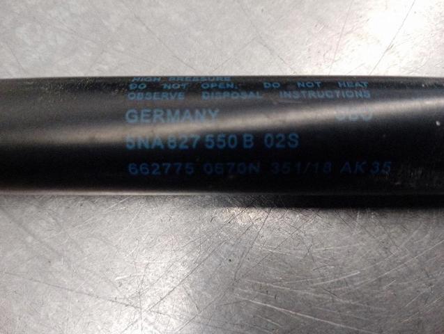 5NA827550B Amortiguador de la tapa del maletero  disponible Málaga
