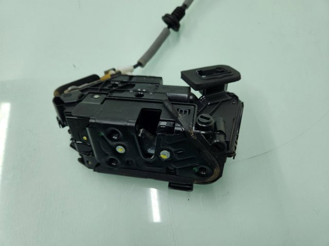 5NA839016C Cerradura de la puerta trasera derecha  en stock Sabadell